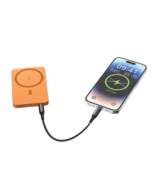 Magnitna-powerbank p322.94 10 Детайл върху алуминиевия корпус и магнитната зона за зареждане