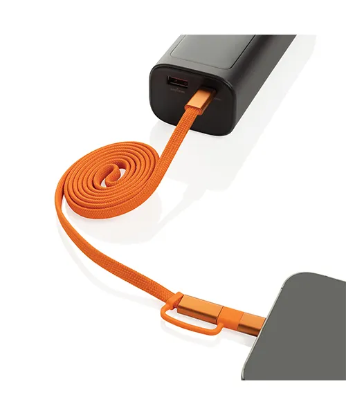 Kabel p302 (5) Близък план на USB-C и Lightning конекторите на кабела