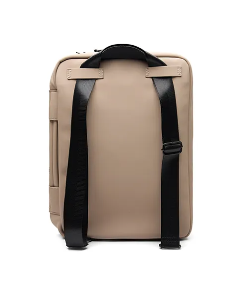 Раница Куфар_5 Изглед на широките подплатени презрамки за носене на гръб.