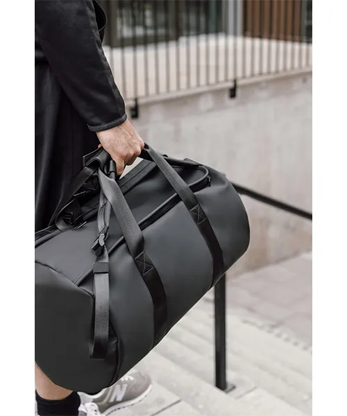 Сак_1 детайл на циповете и гладката повърхност от PU материал на VINGA Baltimore